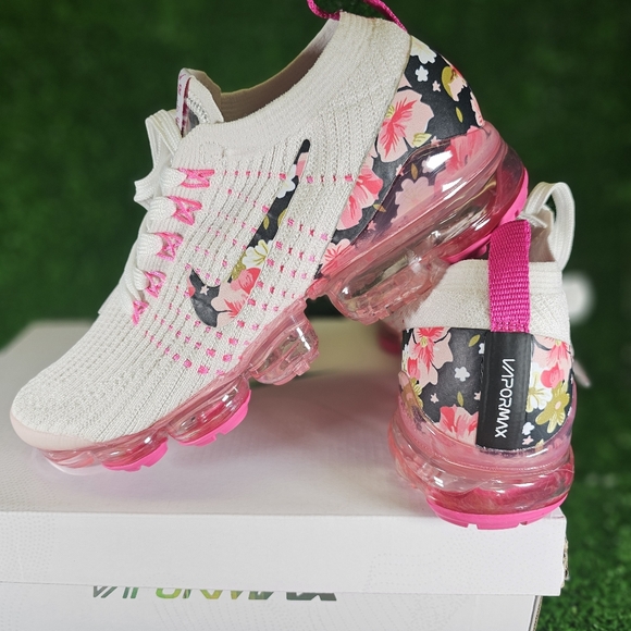 Nike Women’s Pink White 🩷 Floral air Max Vapormax Swoosh VaporMax Sneakers - Picture 8 of 10
